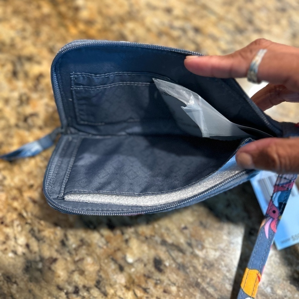 Vera Bradley | RFID Tech Wristlet | Coastal Paradise - Picture 3 of 3